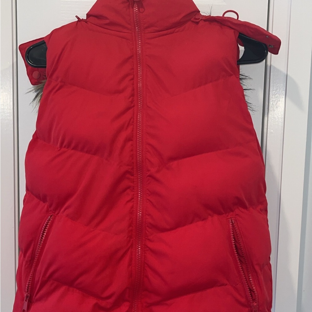 Gap Womens Red PrimaLoft Puffer Vest‎ Faux Fur Trim Detachable Hood Small Petite